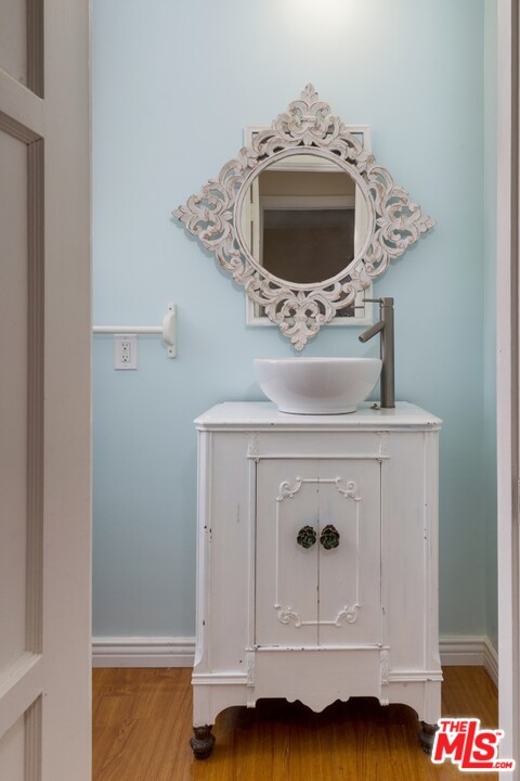 11647 Bellagio Road Los Angeles, CA 90049 - Photo 14 of 52