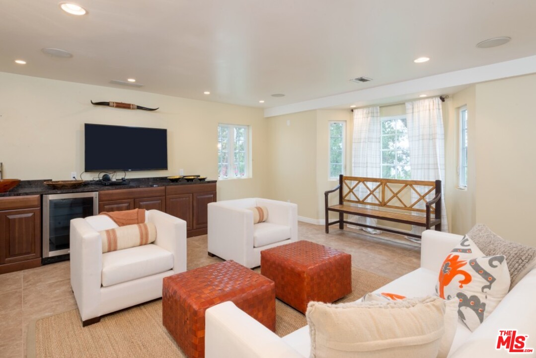 11647 Bellagio Road Los Angeles, CA 90049 - Photo 15 of 52