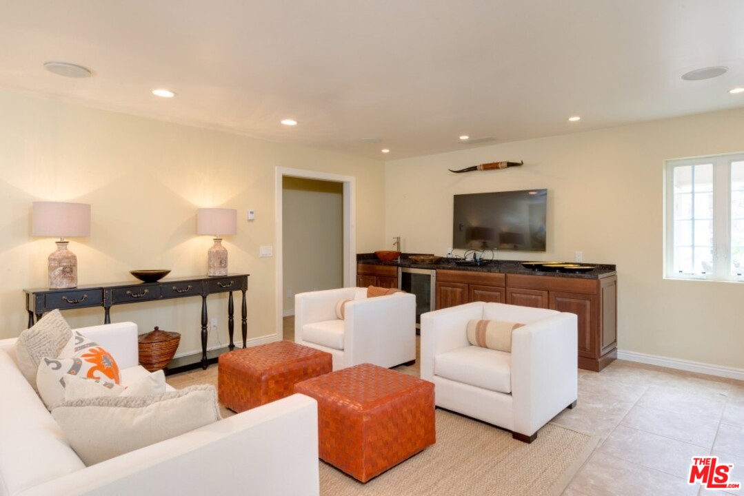 11647 Bellagio Road Los Angeles, CA 90049 - Photo 16 of 52