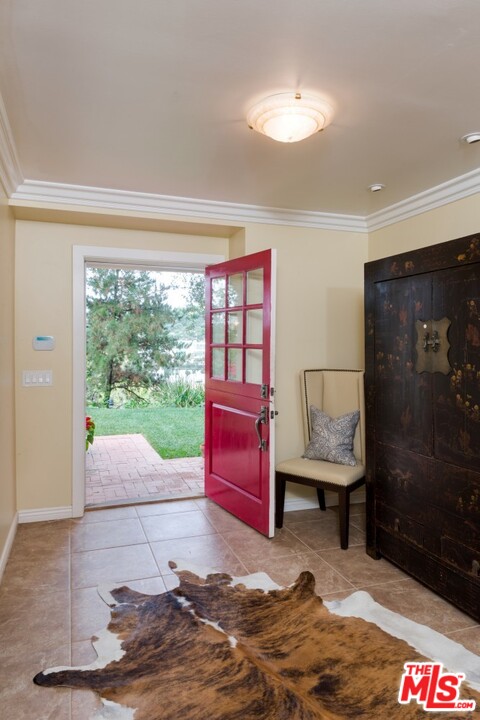 11647 Bellagio Road Los Angeles, CA 90049 - Photo 3 of 52