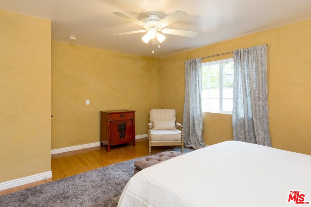 11647 Bellagio Road Los Angeles, CA 90049 - Photo 23 of 52