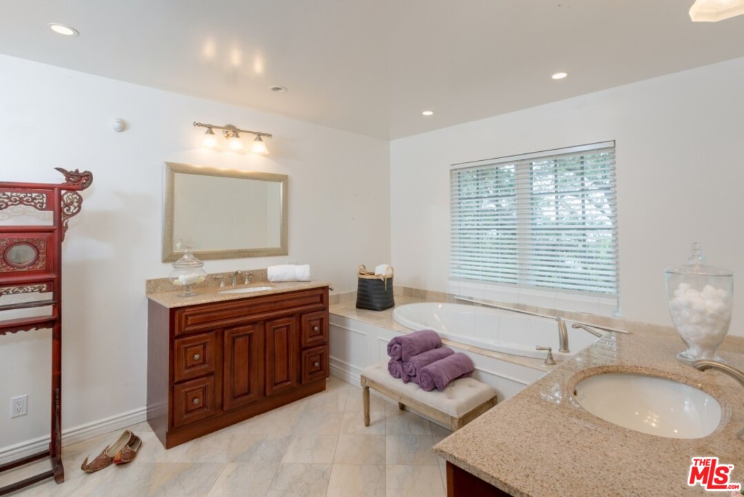 11647 Bellagio Road Los Angeles, CA 90049 - Photo 33 of 52