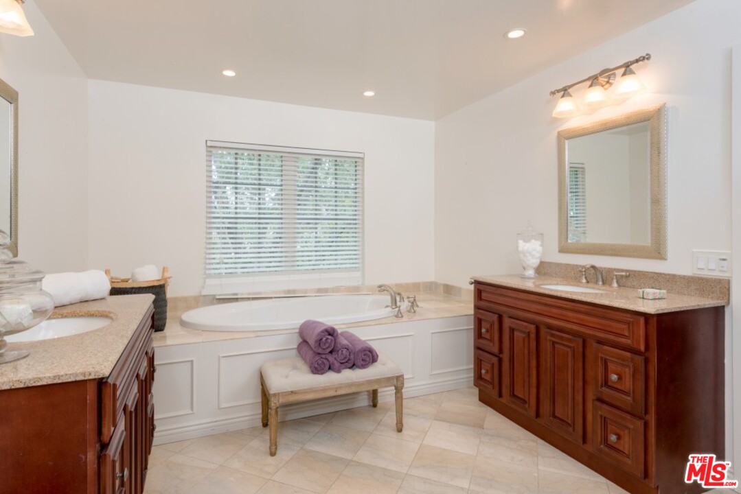 11647 Bellagio Road Los Angeles, CA 90049 - Photo 34 of 52