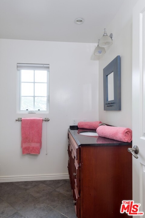 11647 Bellagio Road Los Angeles, CA 90049 - Photo 37 of 52