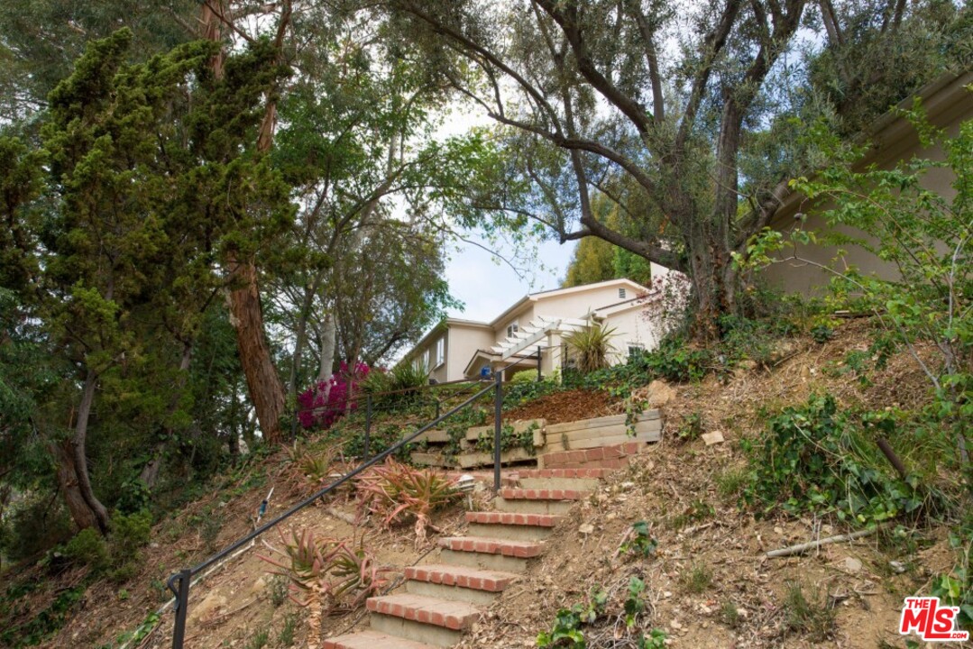 11647 Bellagio Road Los Angeles, CA 90049 - Photo 49 of 52