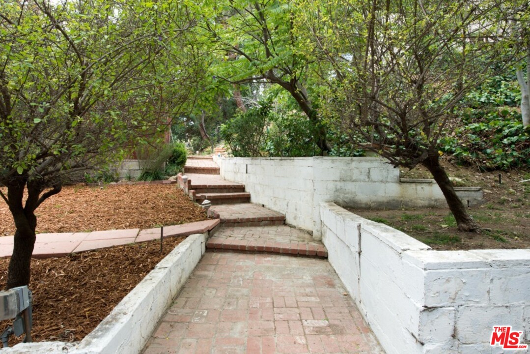 11647 Bellagio Road Los Angeles, CA 90049 - Photo 50 of 52