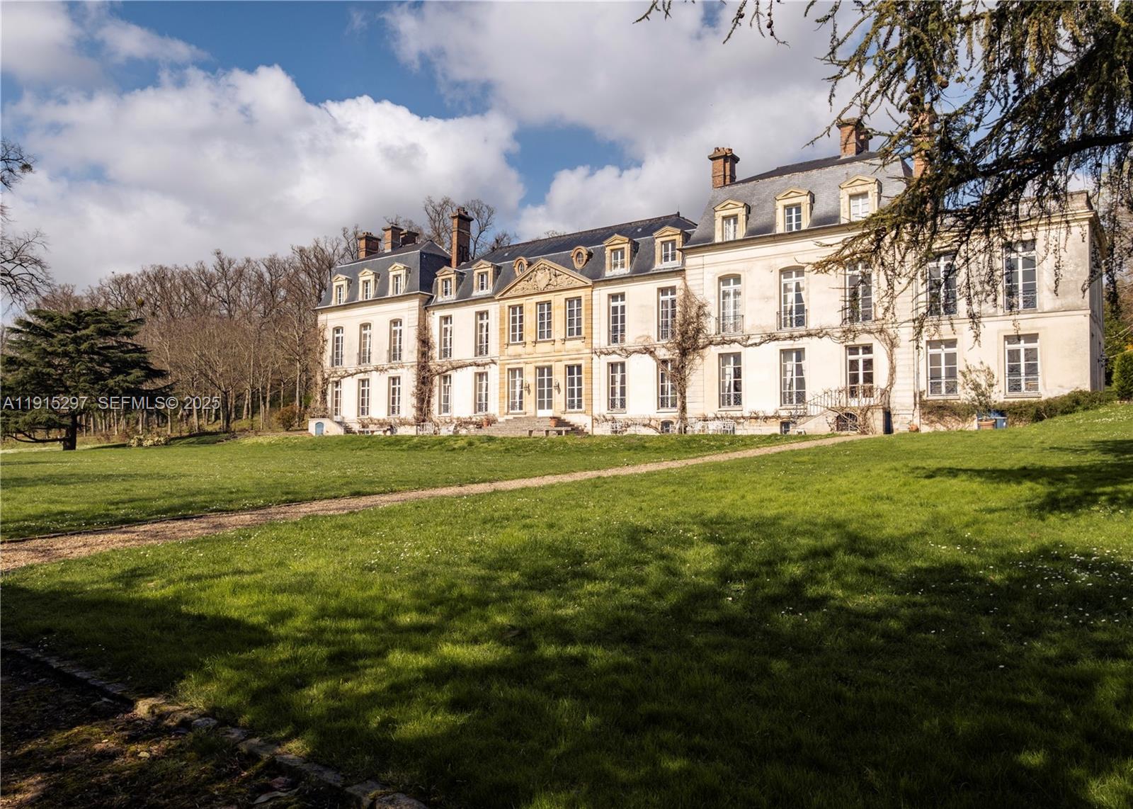 53 Rte De Saint-Germain El Indio, IDF 78860 - Photo 12 of 14 a view of building with yard