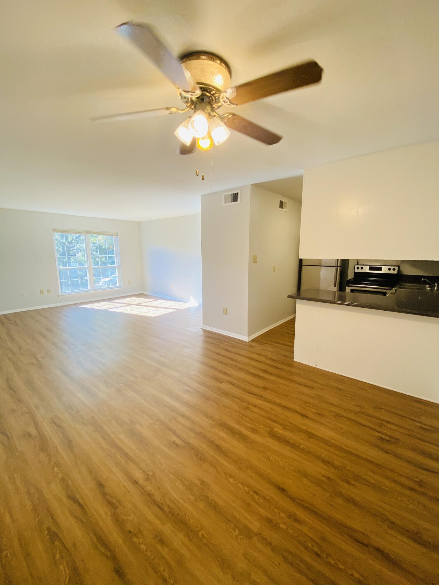 900 Mountain Creek Road, Unit U427 Chattanooga, TN 37405 - Photo 3 of 13 Dining Area