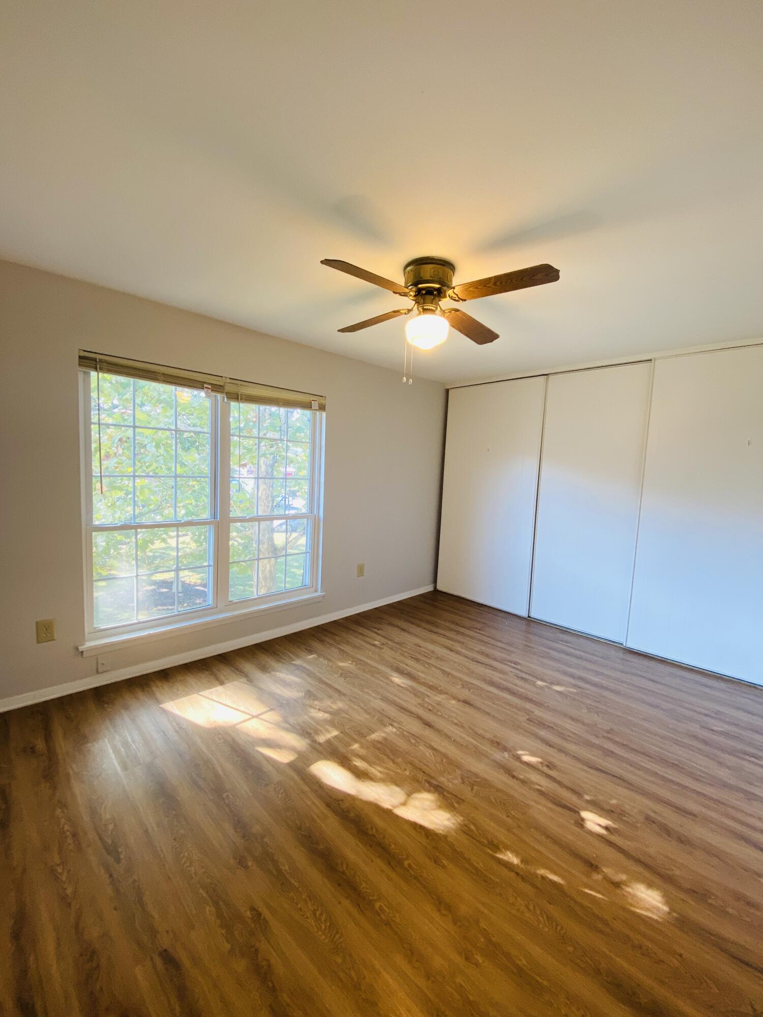 900 Mountain Creek Road, Unit U427 Chattanooga, TN 37405 - Photo 5 of 13 Main Bedroom
