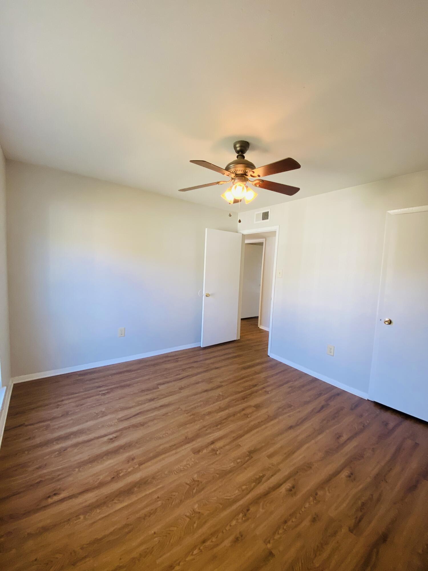 900 Mountain Creek Road, Unit U427 Chattanooga, TN 37405 - Photo 6 of 13 Bedroom Two