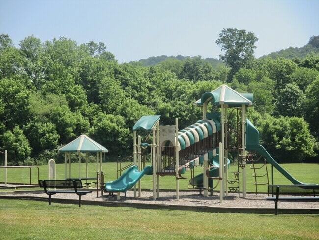 900 Mountain Creek Road, Unit U427 Chattanooga, TN 37405 - Photo 10 of 13 Playground