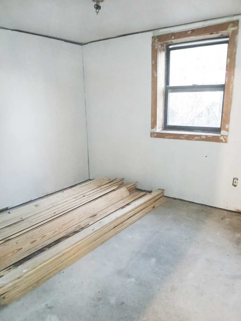 2112 East 2400 North Road Watseka, IL 60970 - Photo 9 of 13 a view of a room with window and a ceiling fan