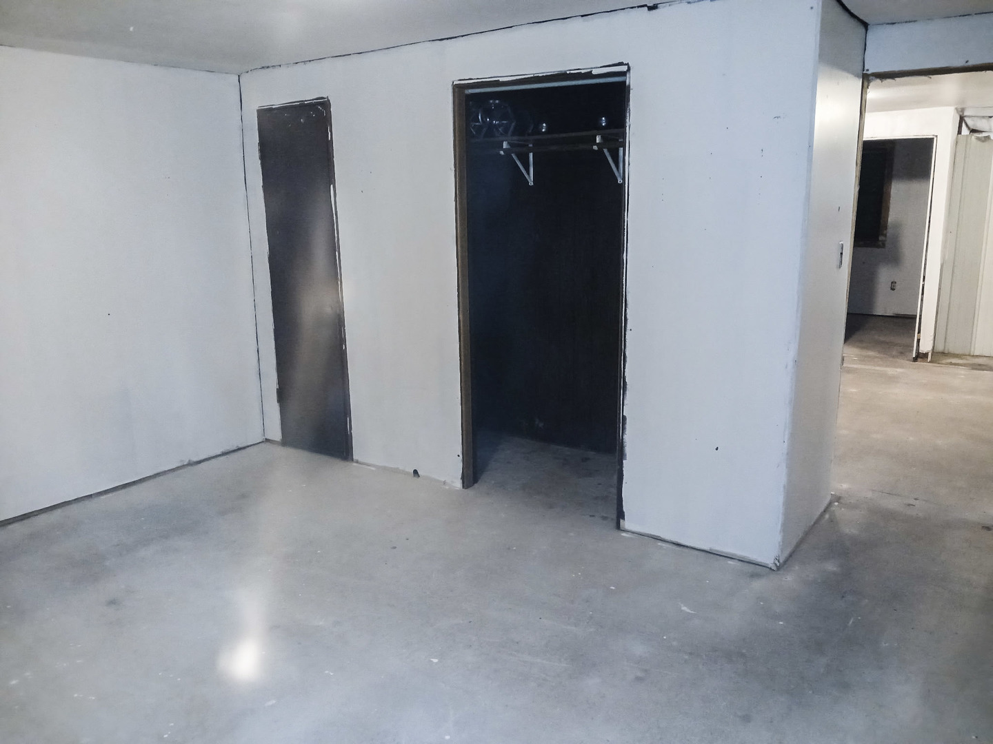 2112 East 2400 North Road Watseka, IL 60970 - Photo 10 of 13 a view of an empty room