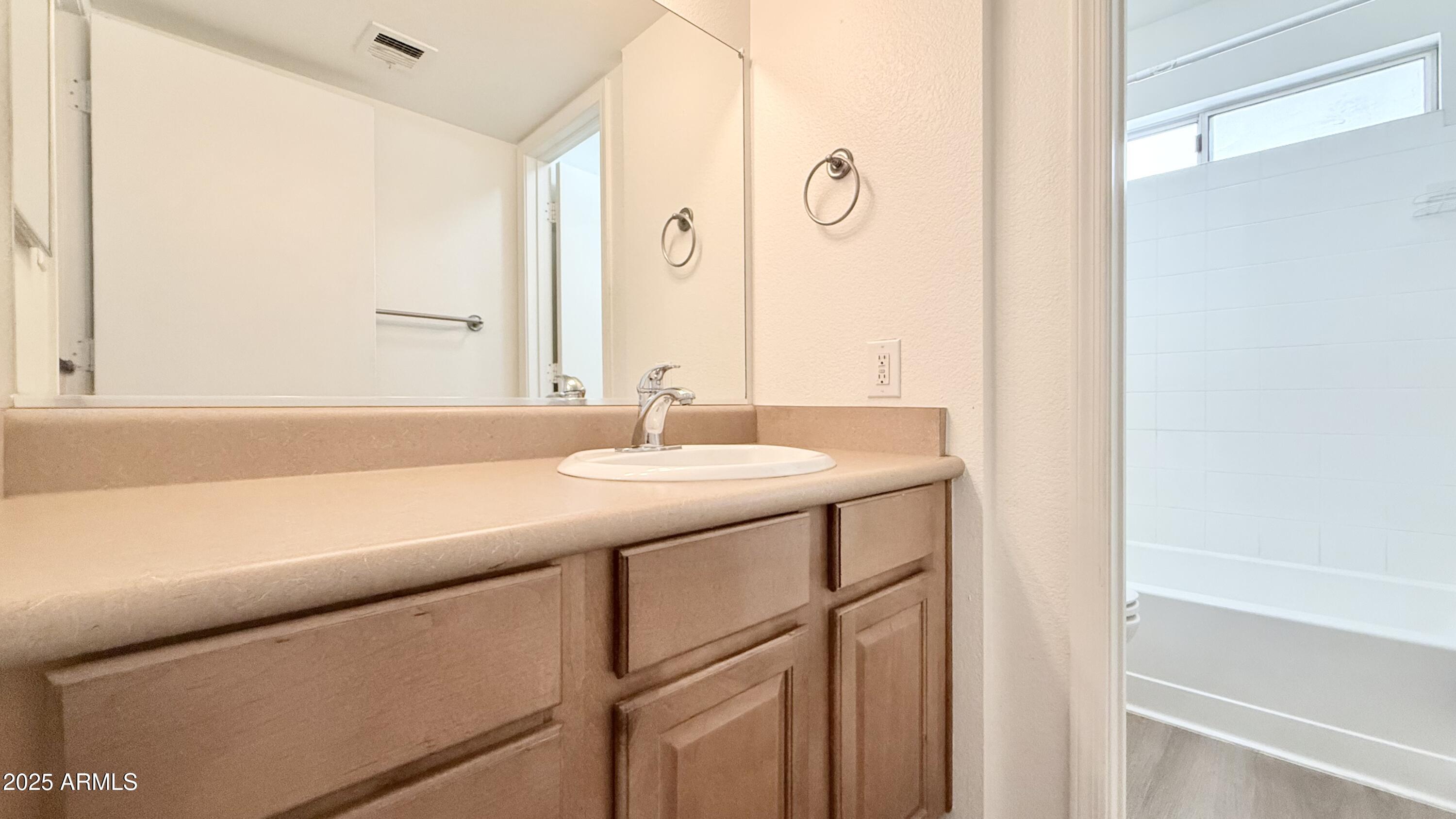 1880 East Morten Avenue, Unit 202 Phoenix, AZ 85020 - Photo 19 of 35 img_9257