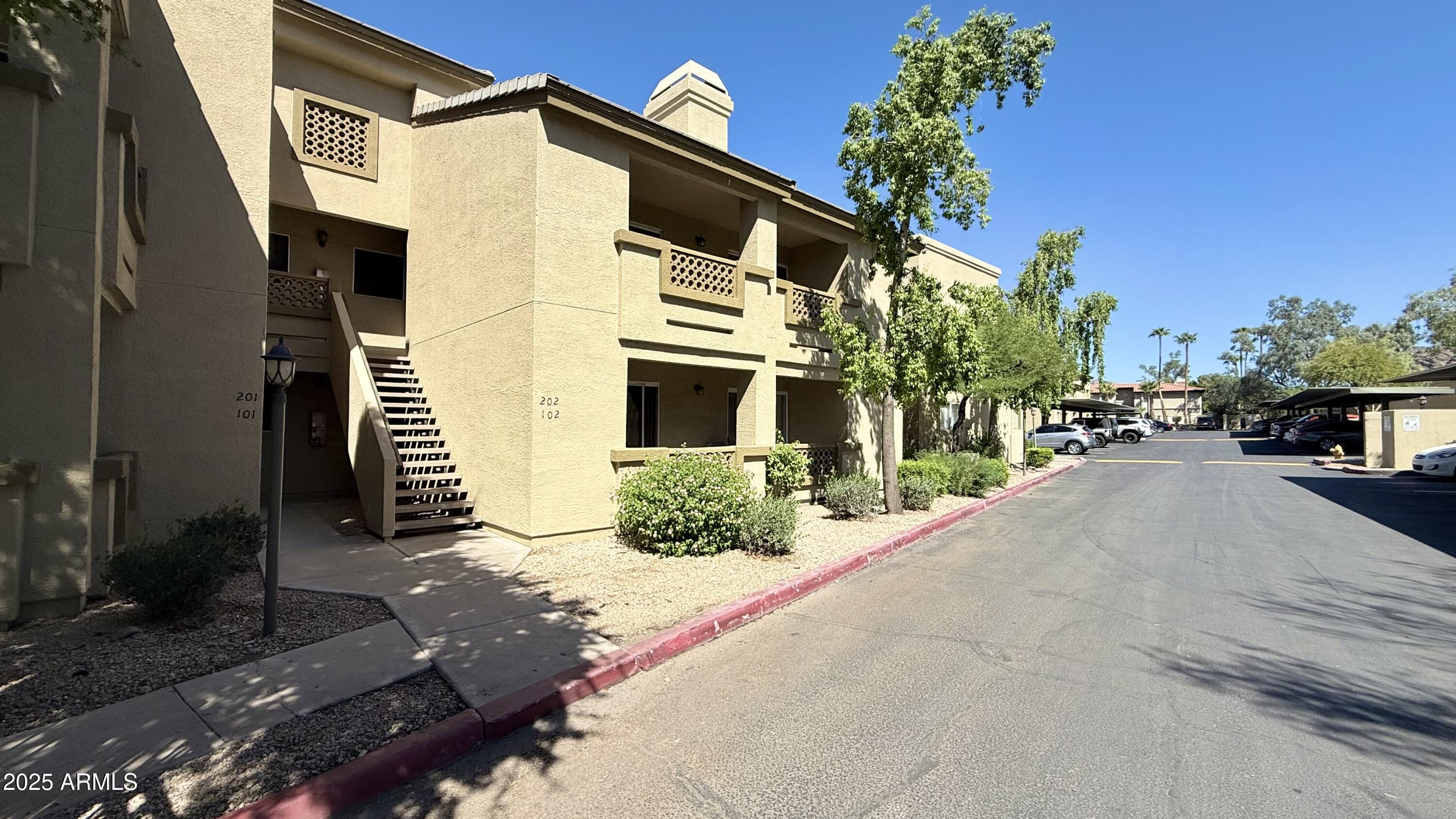 1880 East Morten Avenue, Unit 202 Phoenix, AZ 85020 - Photo 5 of 35 img_9268