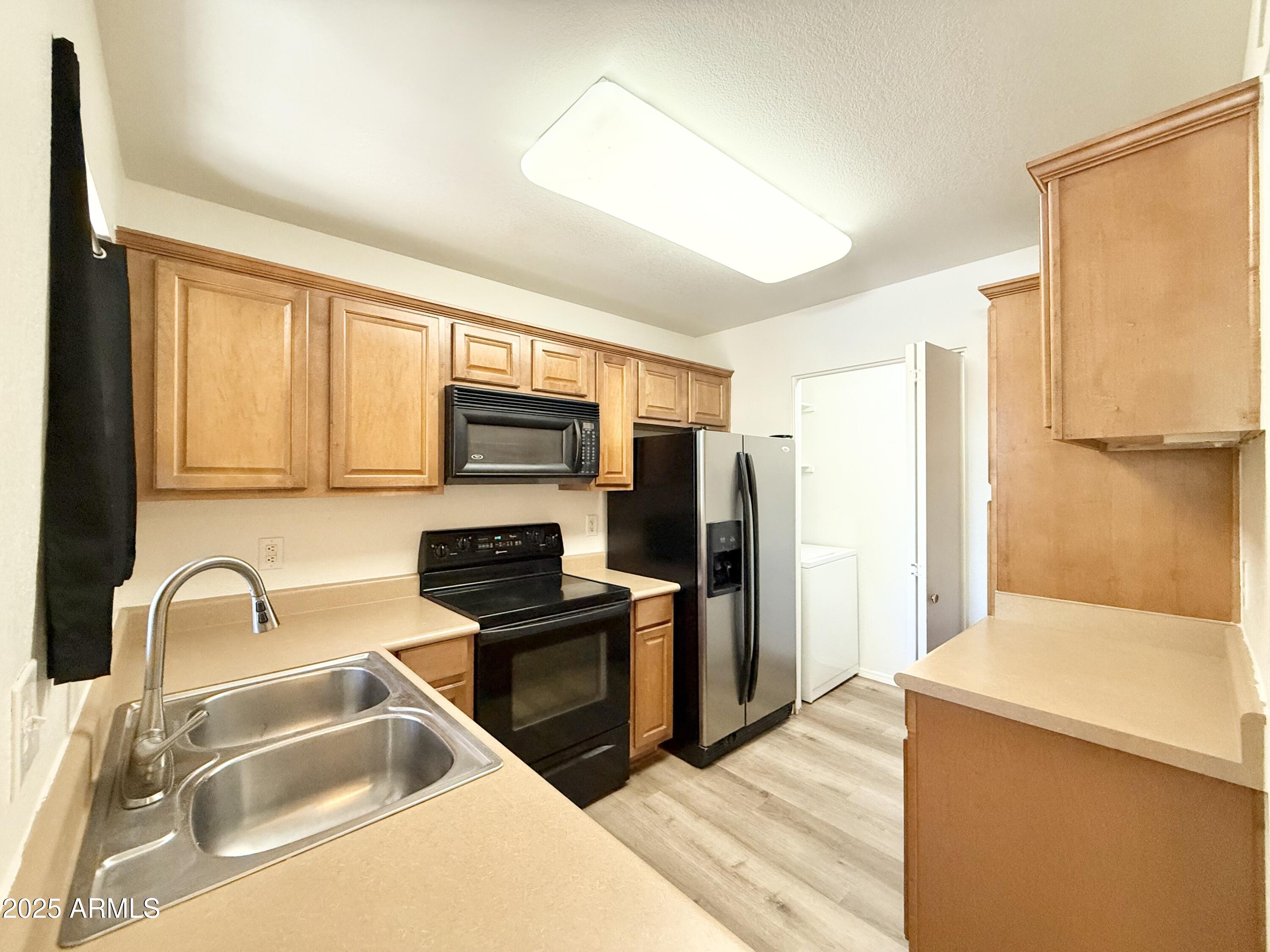 1880 East Morten Avenue, Unit 202 Phoenix, AZ 85020 - Photo 6 of 35 img_2686