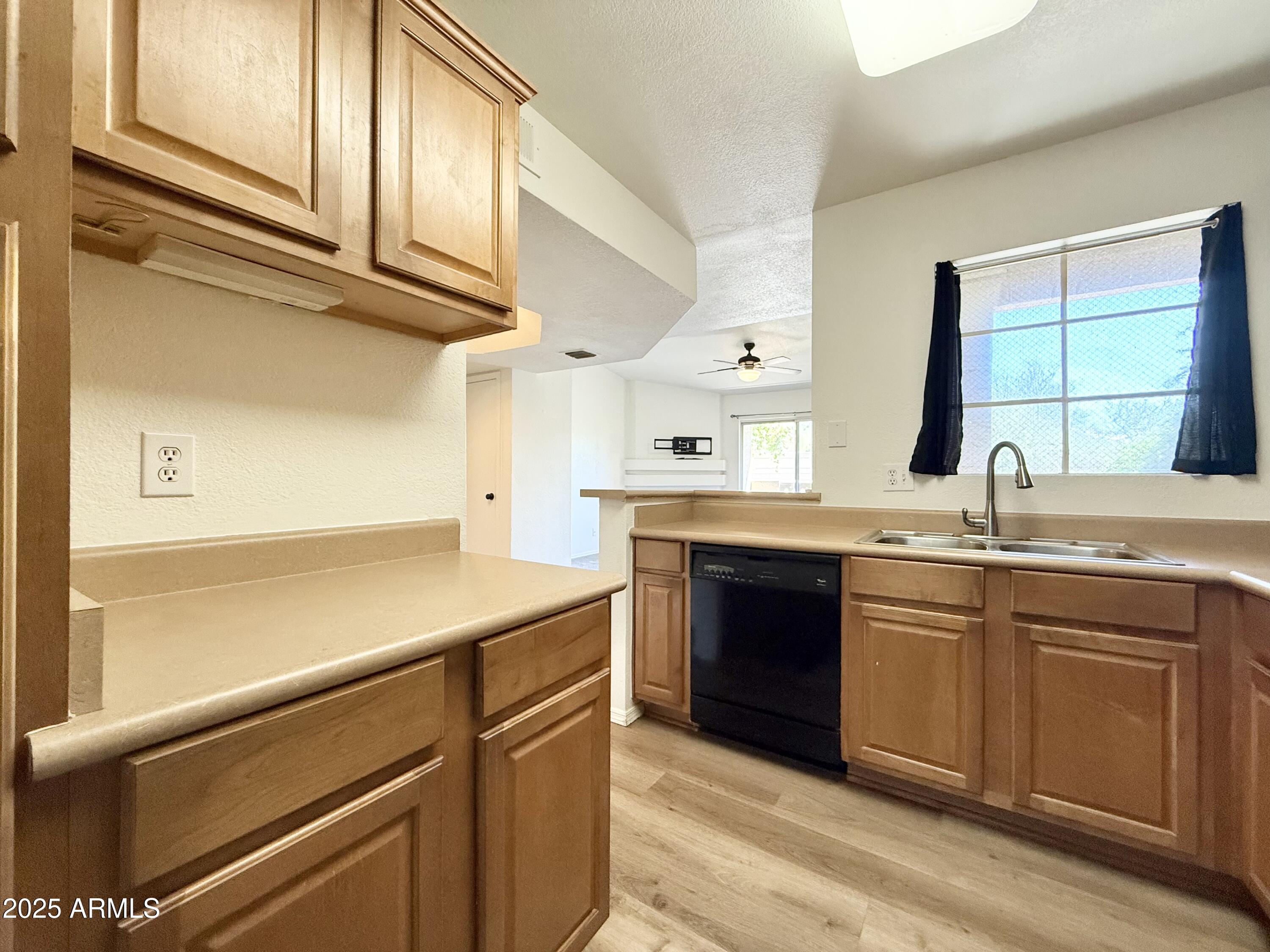 1880 East Morten Avenue, Unit 202 Phoenix, AZ 85020 - Photo 7 of 35 img_2687