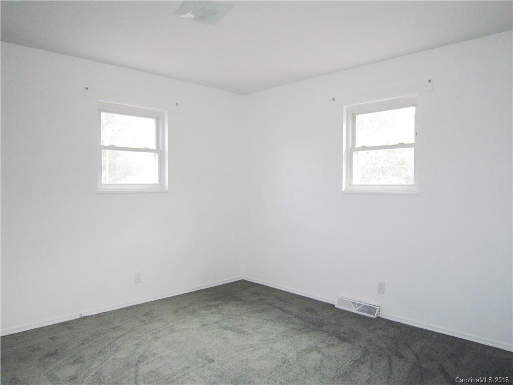 39 Edgewood Road Candler, NC 28715 - Photo 10 of 30 Gallery Image 10