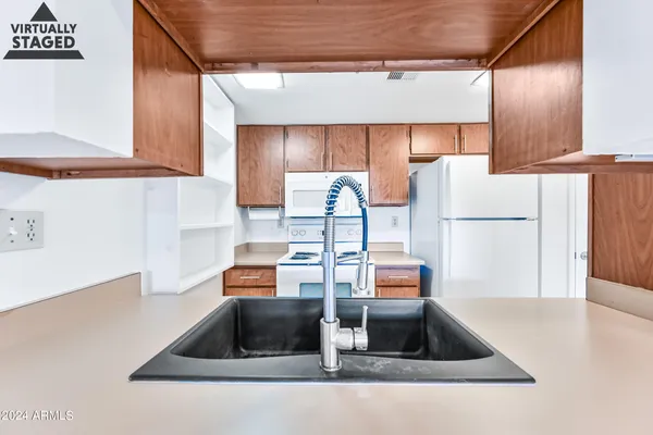 $875 | 3033 East Devonshire Avenue, Unit 1013, Phoenix, AZ 85016