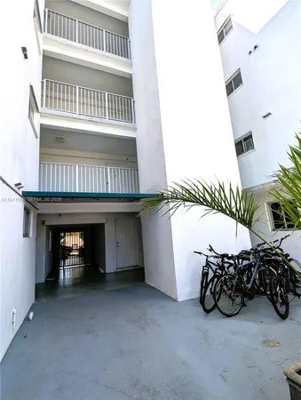 $2,180 | 445 Southwest 11th Street, Unit 408, Miami, FL 33130