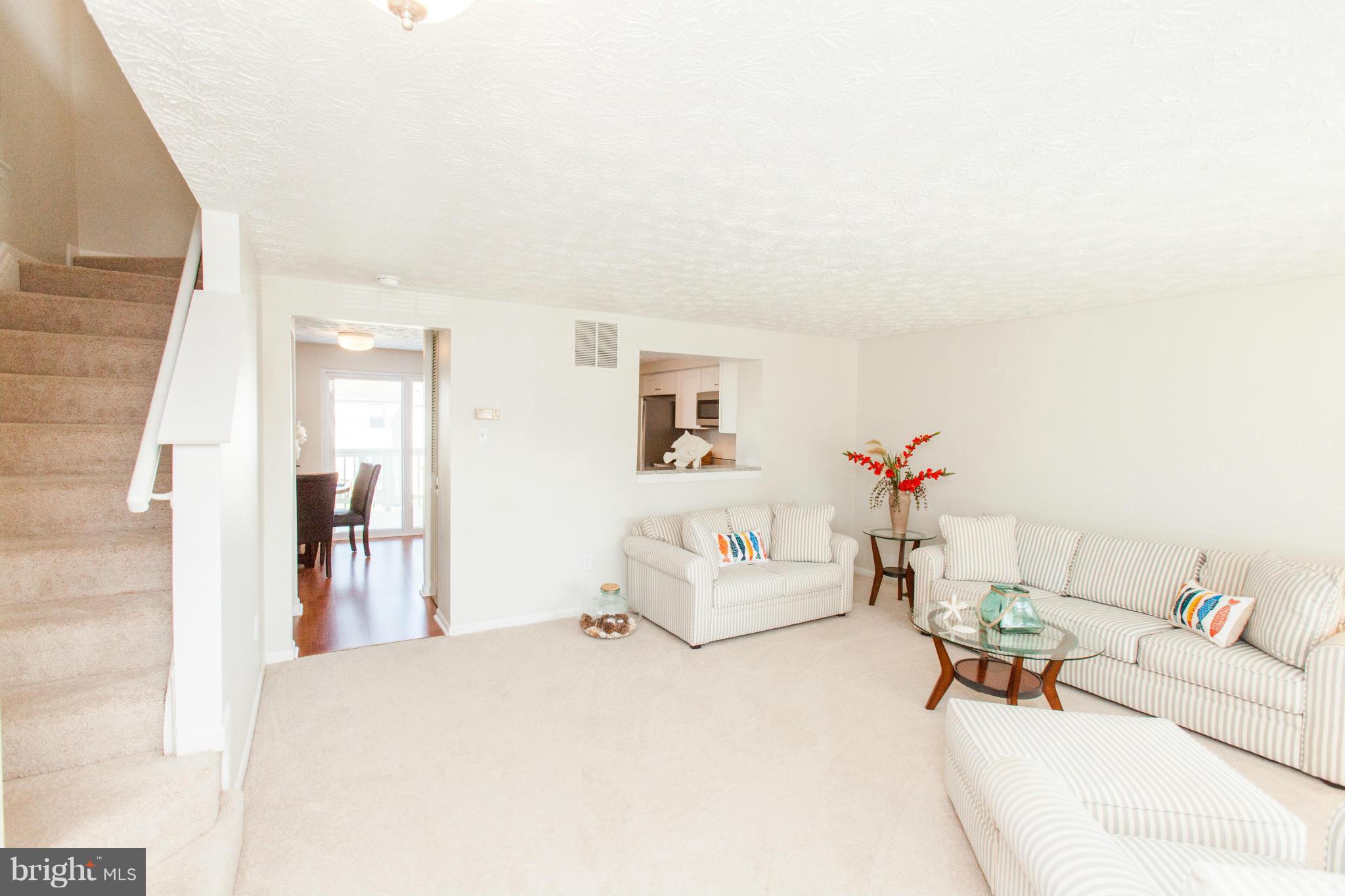 17 Rader Court Baltimore, MD 21234 - Photo 3 of 30 Living Room