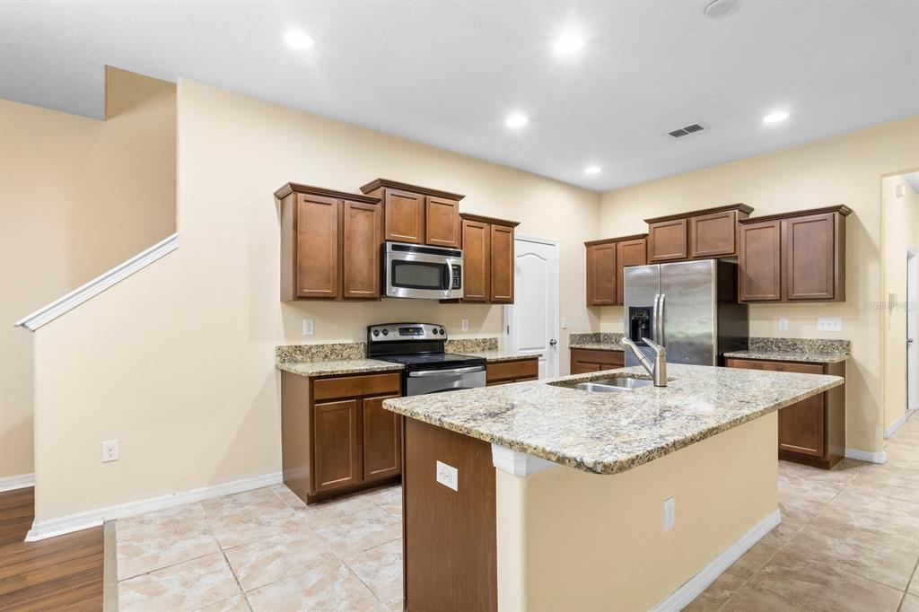 2044 Hawks View Drive Ruskin, FL 33570 - Photo 14 of 35