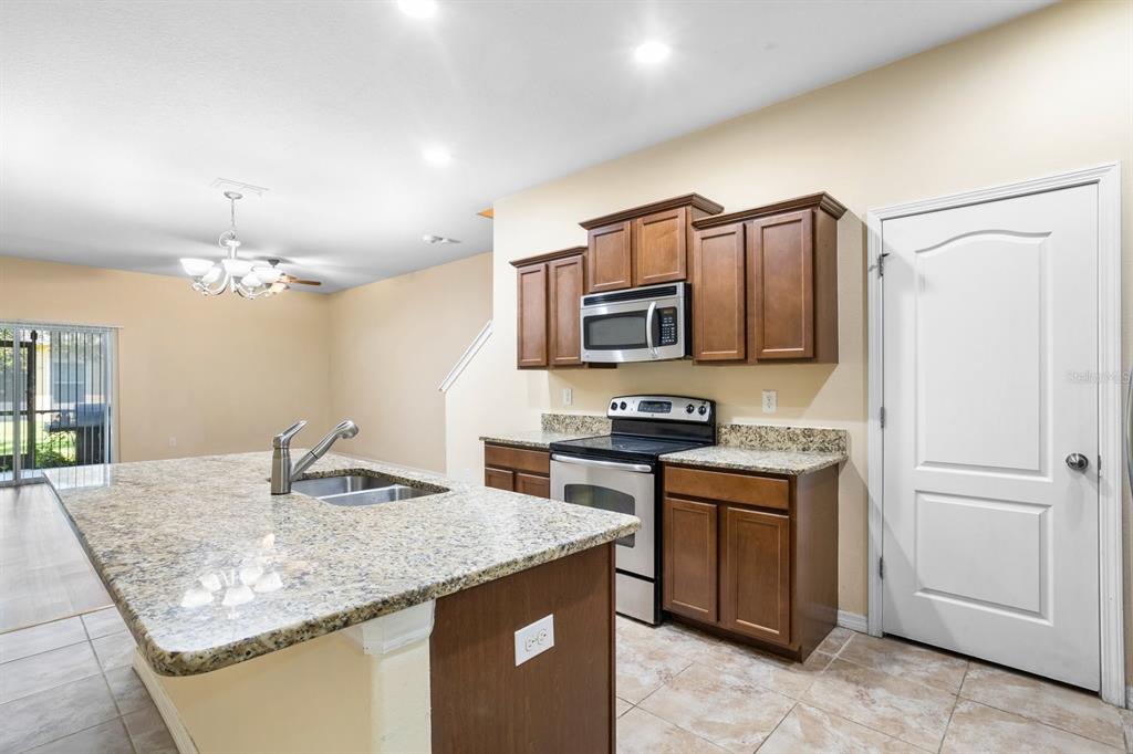 2044 Hawks View Drive Ruskin, FL 33570 - Photo 15 of 35