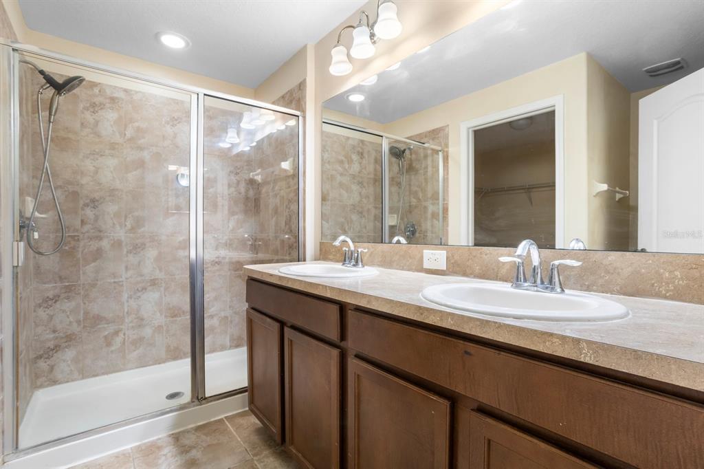2044 Hawks View Drive Ruskin, FL 33570 - Photo 19 of 35