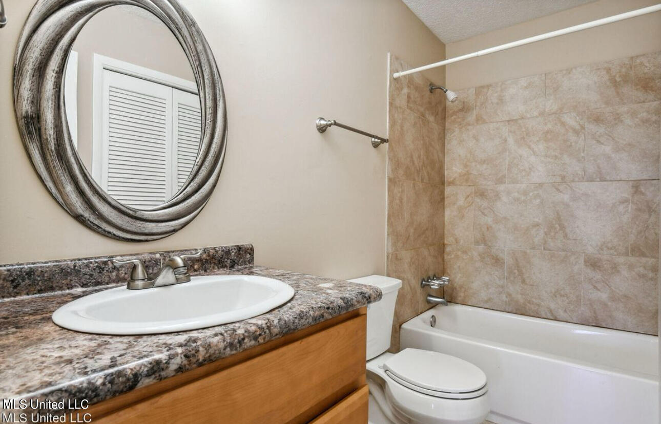 928 Courthouse Road, Unit 14 Gulfport, MS 39507 - Photo 12 of 18 5B8DC4F0-42BB-4622-A063-F95F1D6A5573_1_2