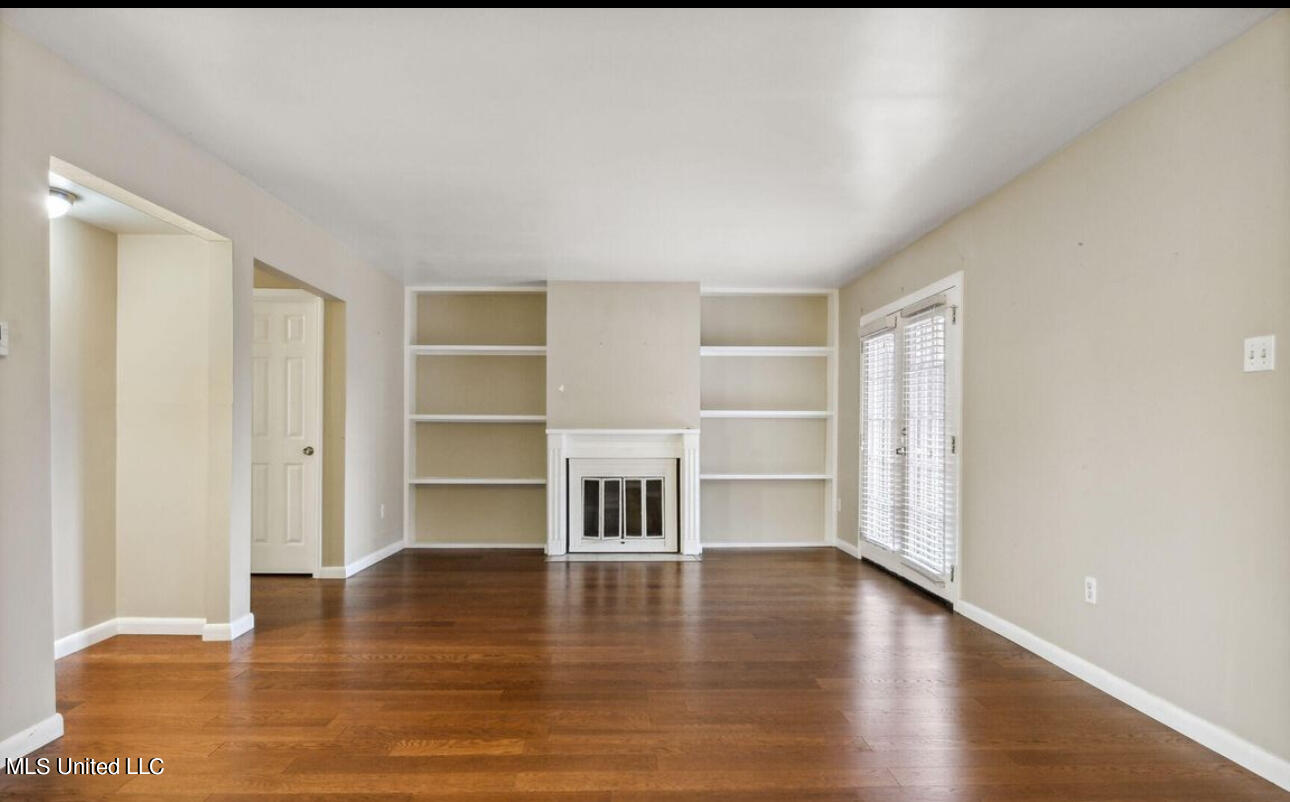 928 Courthouse Road, Unit 14 Gulfport, MS 39507 - Photo 3 of 18 AF15BE4E-F4CE-434A-8724-5503EF62BCCE_1_2