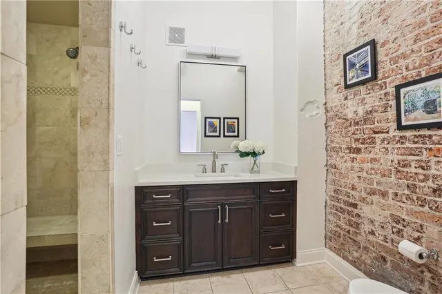 $719,000 | 909 Lafayette Street, Unit 10, New Orleans, LA 70112