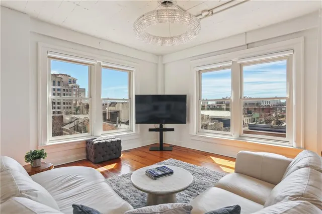 $719,000 | 909 Lafayette Street, Unit 10, New Orleans, LA 70112