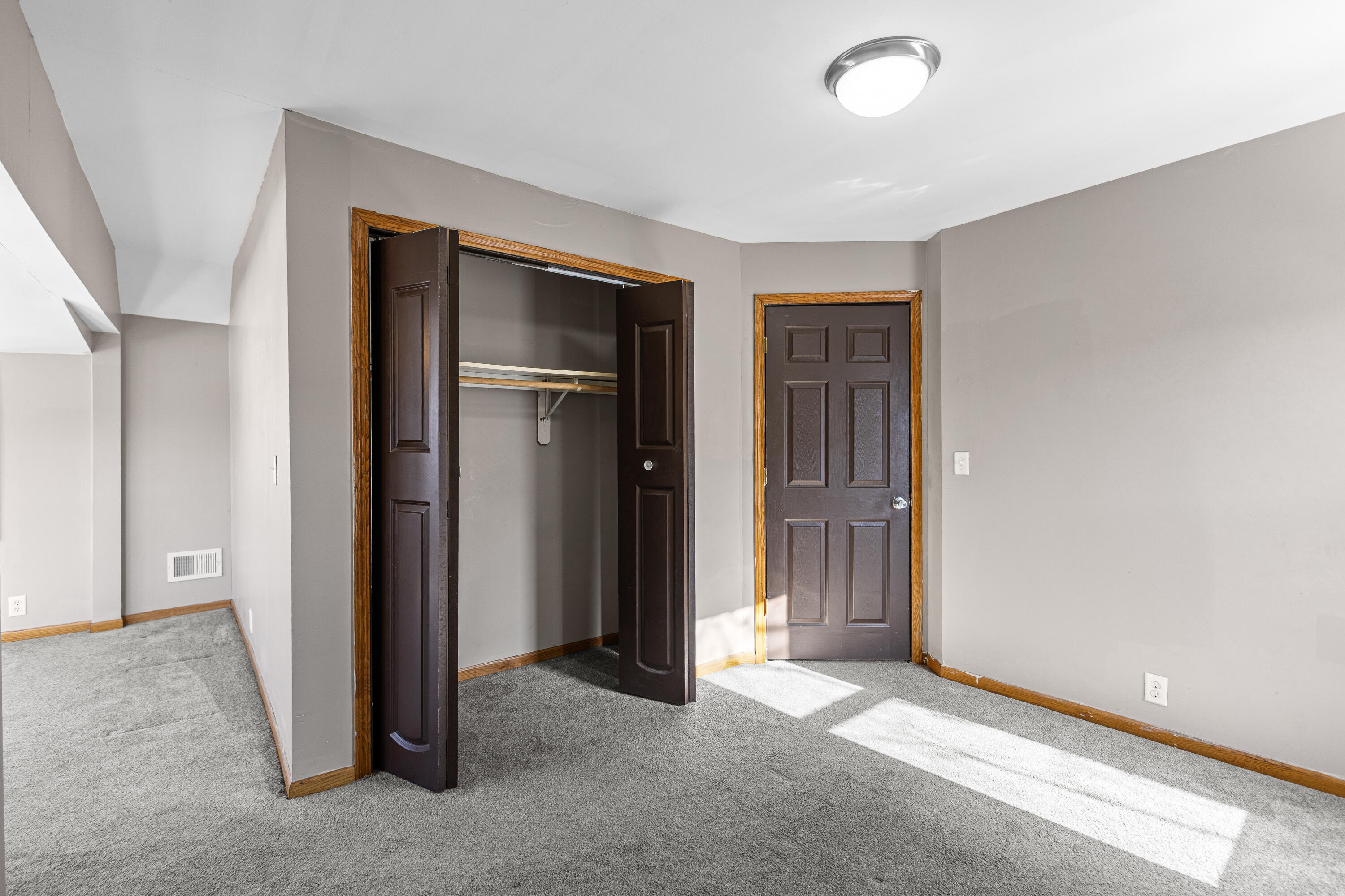 5403 North 37th Street Milwaukee, WI 53209 - Photo 20 of 30 Primary Bed - Closet