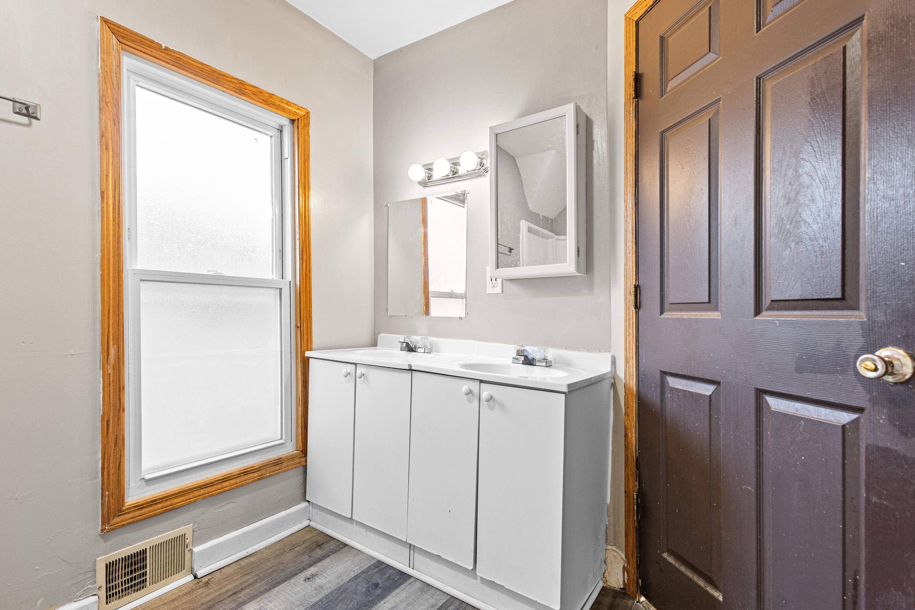 5403 North 37th Street Milwaukee, WI 53209 - Photo 25 of 30 Upstairs Bath