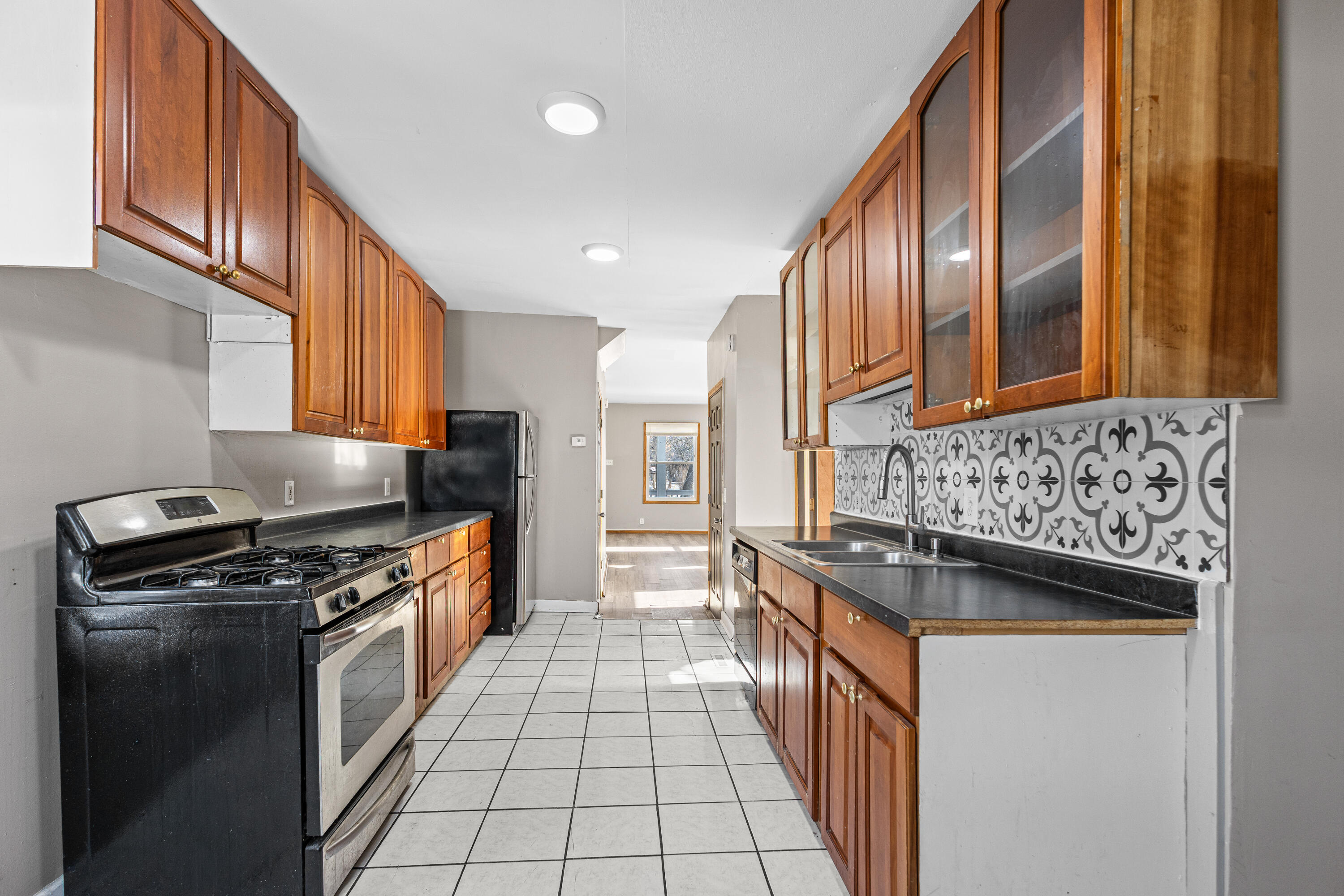 5403 North 37th Street Milwaukee, WI 53209 - Photo 8 of 30 Kitchen