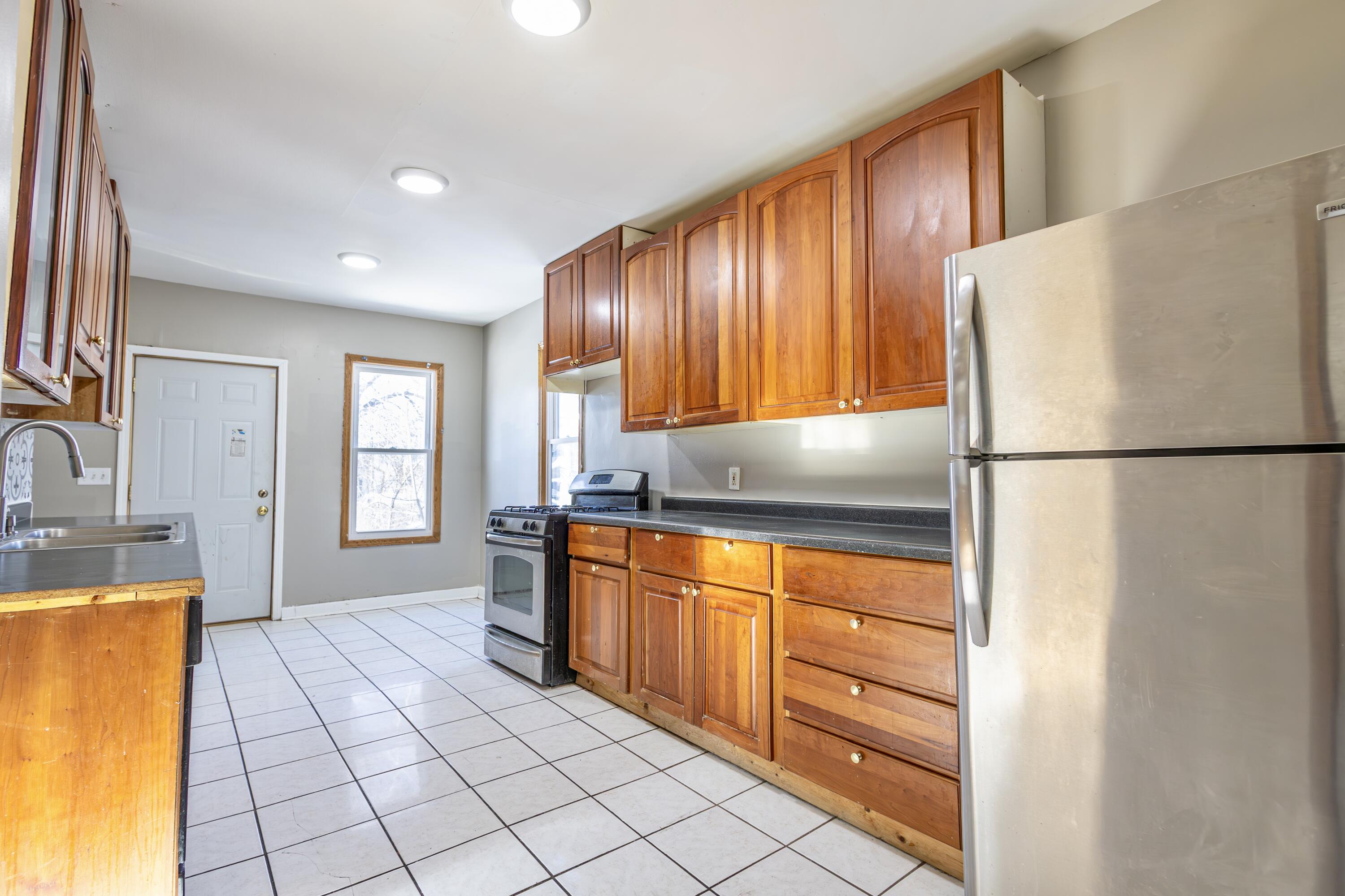 5403 North 37th Street Milwaukee, WI 53209 - Photo 10 of 30 Kitchen 2