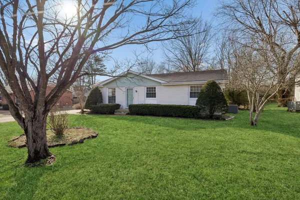 a view of a house with backyard and garden