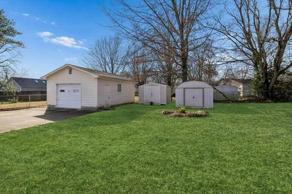a front view of house with yard and garage