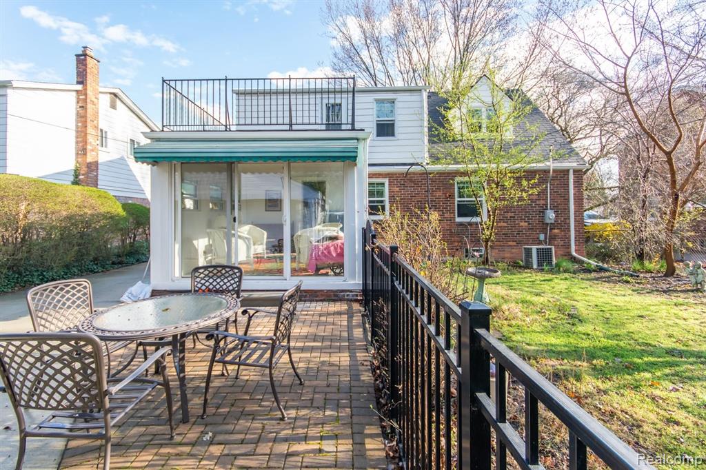1197 Hawthorne Road Grosse Pointe Woods, MI 48236 - Photo 19 of 21