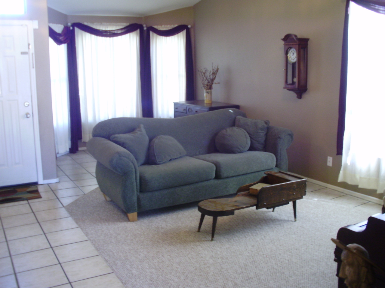 4717 East Swilling Road Phoenix, AZ 85050 - Photo 11 of 19 Living Room