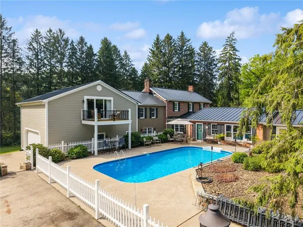 a view of house and outdoor space