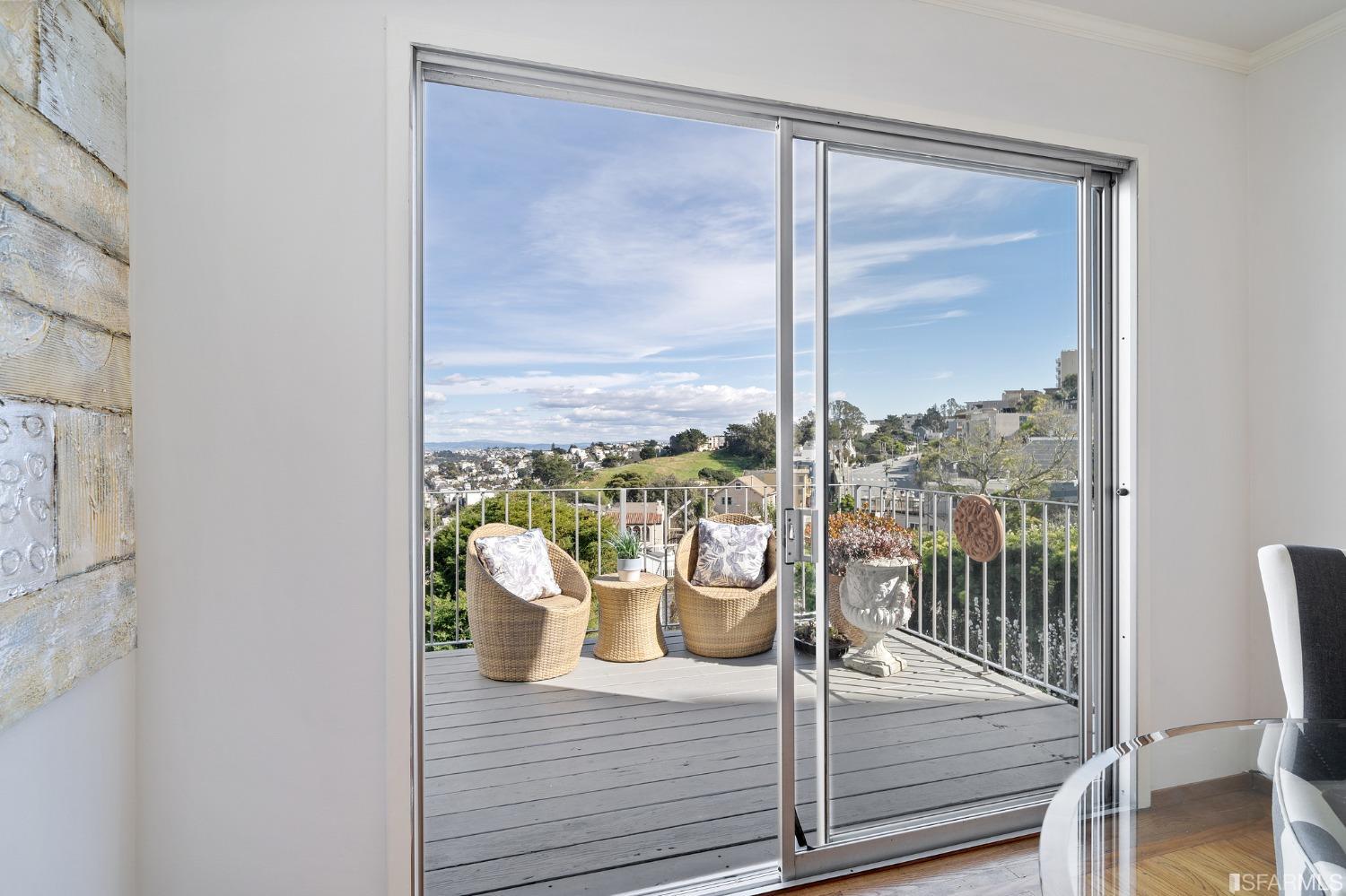 385 Corbett Avenue San Francisco, CA 94114 - Photo 18 of 72 a view of a balcony with wooden floor