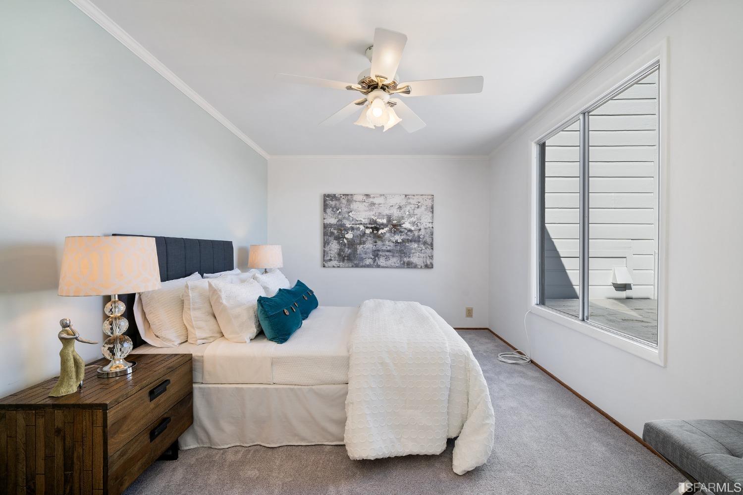 385 Corbett Avenue San Francisco, CA 94114 - Photo 33 of 72 a bedroom with a bed and a window