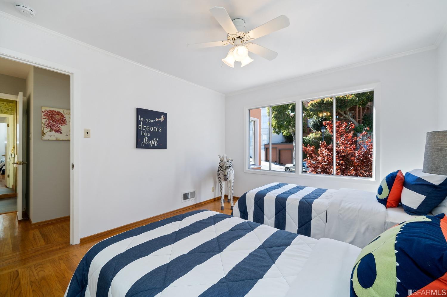 385 Corbett Avenue San Francisco, CA 94114 - Photo 42 of 72 a bedroom with two beds and a window