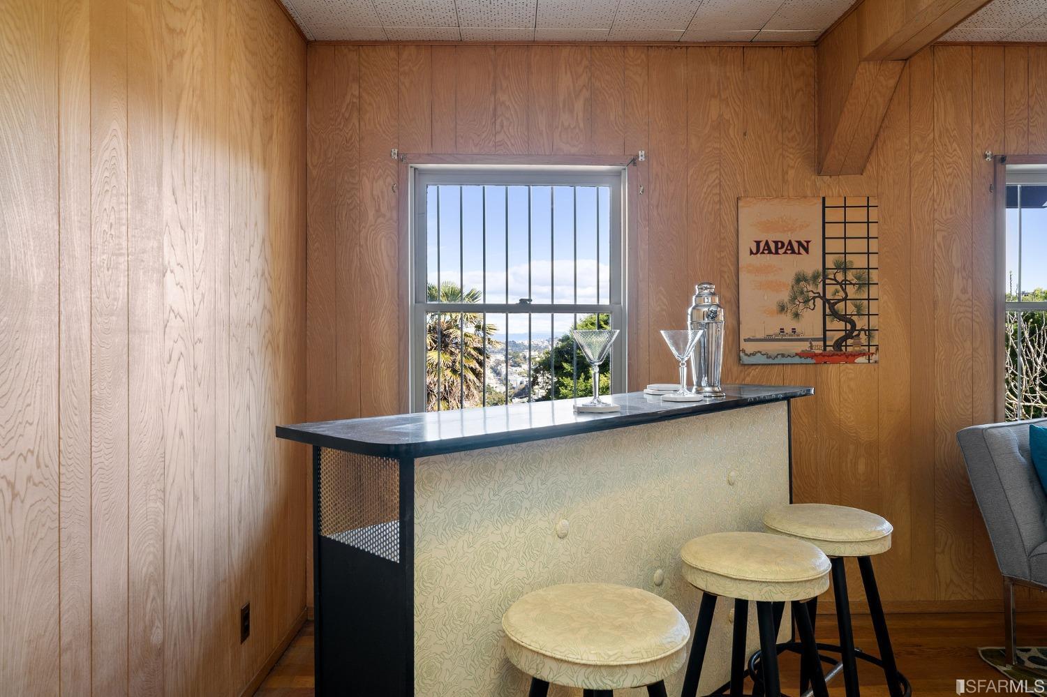 385 Corbett Avenue San Francisco, CA 94114 - Photo 49 of 72 a bathroom with a toilet a sink and a window