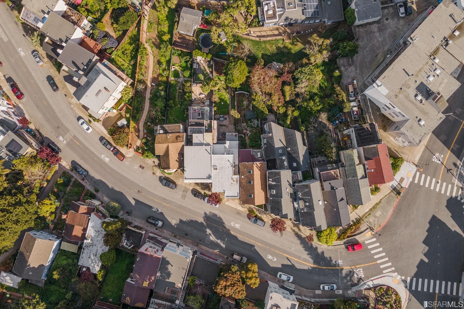 385 Corbett Avenue San Francisco, CA 94114 - Photo 68 of 72 an aerial view of multiple houses with yard