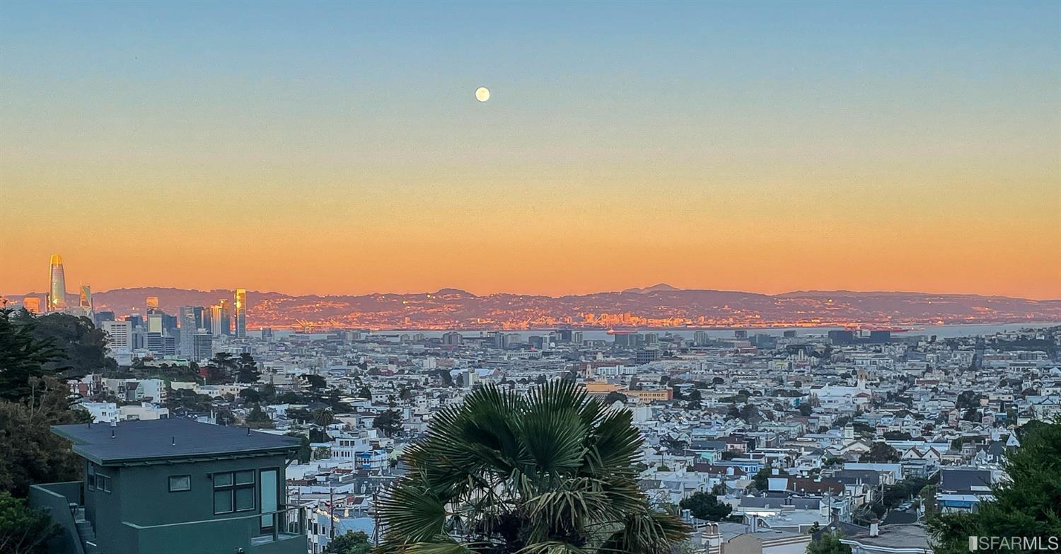 385 Corbett Avenue San Francisco, CA 94114 - Photo 69 of 72 an aerial view of residential house and green space