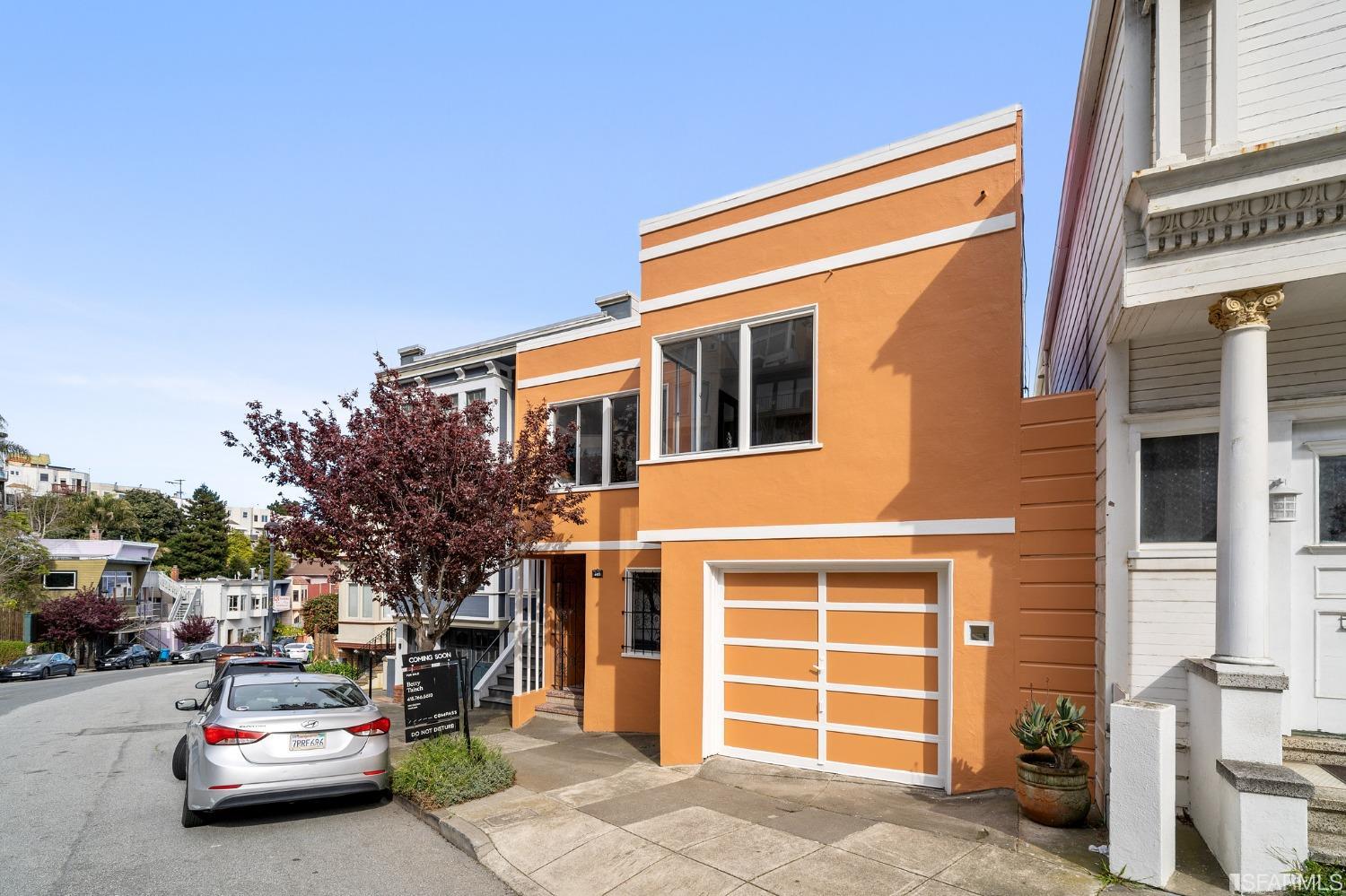 385 Corbett Avenue San Francisco, CA 94114 - Photo 7 of 72 a car parked in front of a house