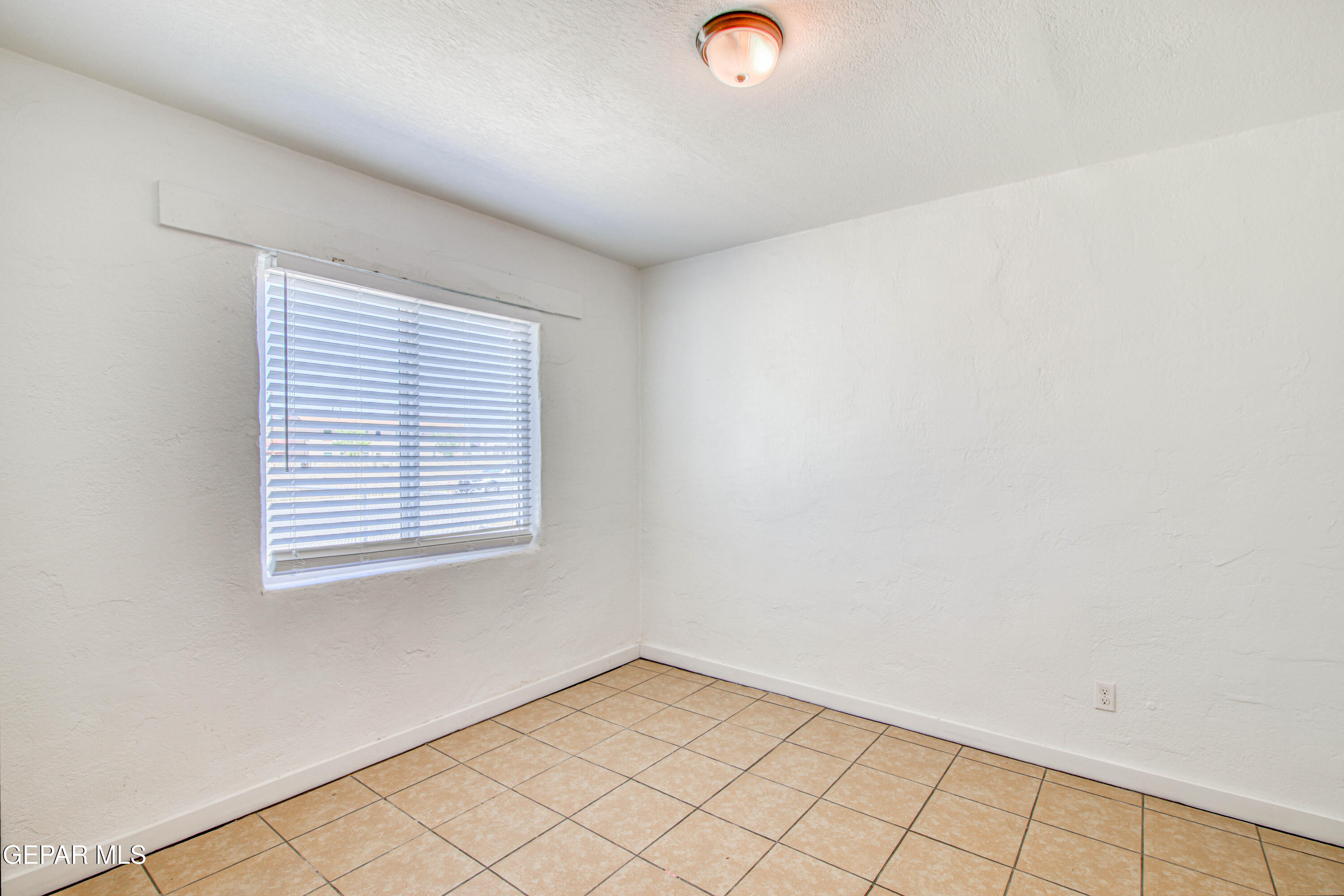 8929 Robert Drive El Paso, TX 79904 - Photo 14 of 73 362A9638_HDR
