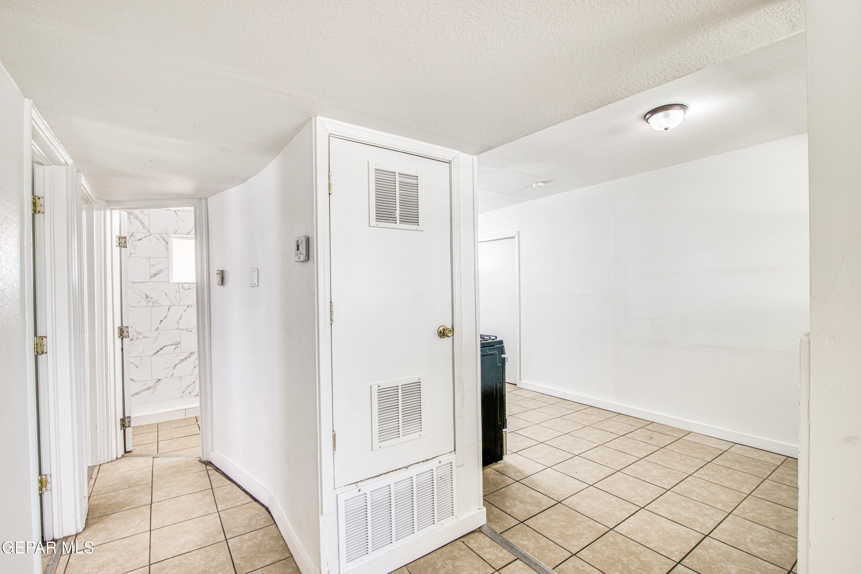 8929 Robert Drive El Paso, TX 79904 - Photo 17 of 73 362A9653_HDR